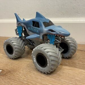 Monster Jam Megalodon Shark Monster Truck 1:24 Blue BKT Tires